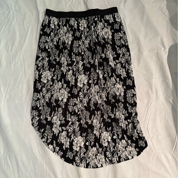 High/Low Skirt - Picture 2 of 5